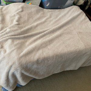 EUC Unhide Lil Marsh blanket, small, cream-colored